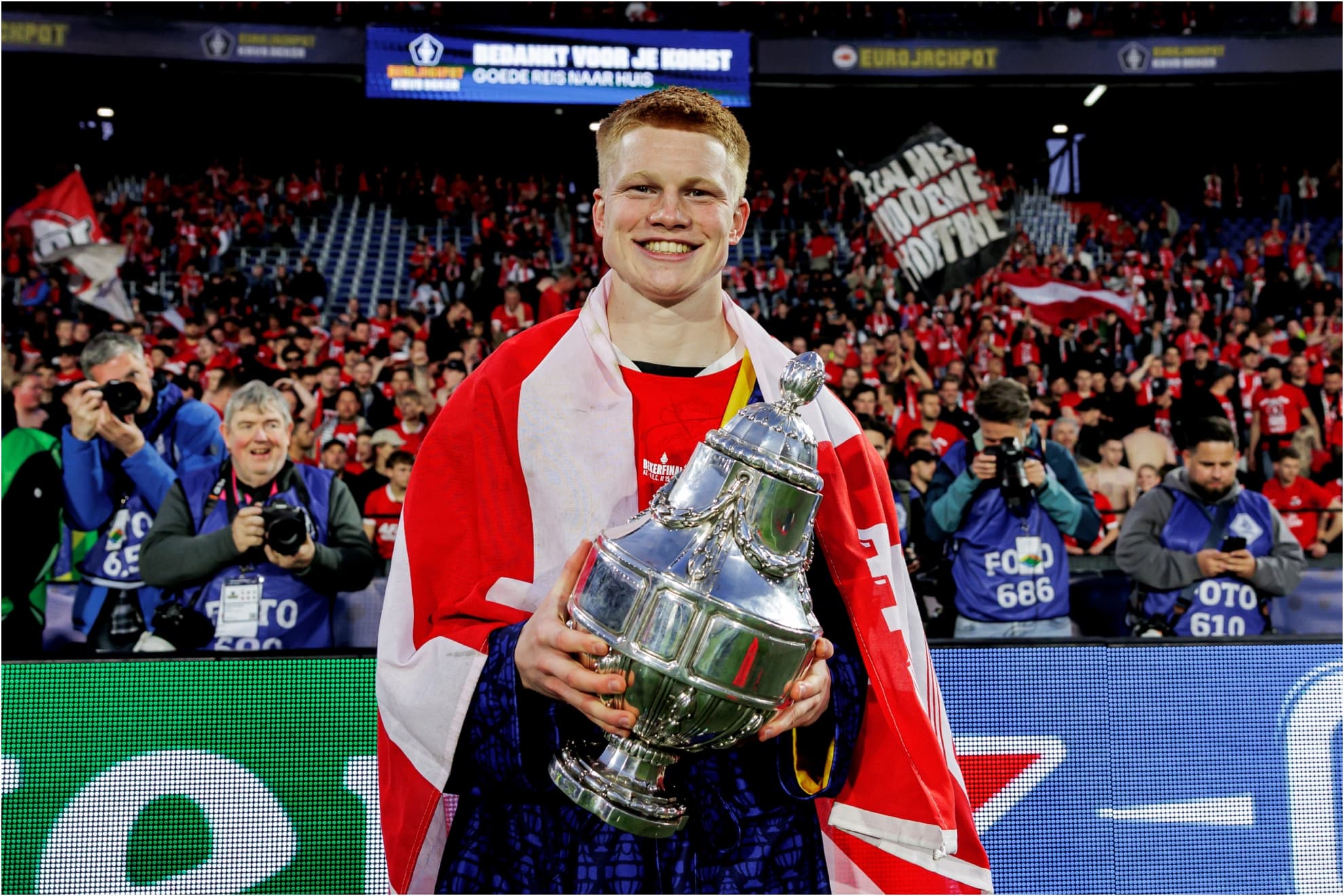 Kees Smit con el trofeo de campeón de Copa.