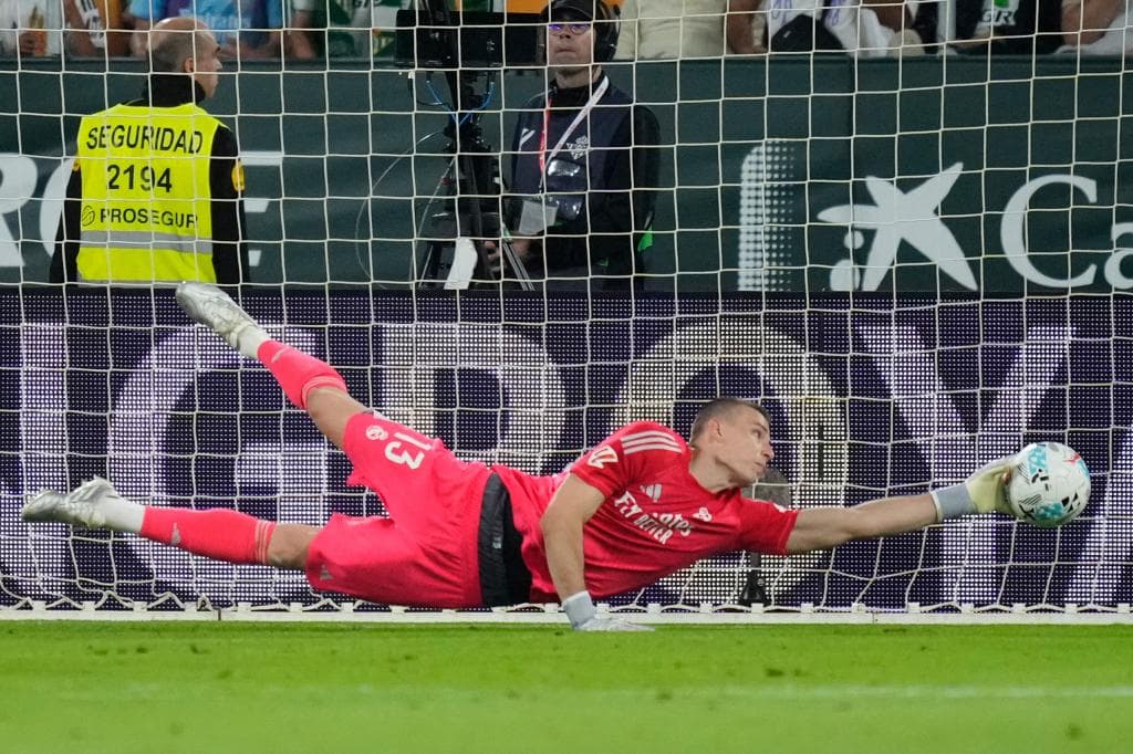 La mano salvadora de Lunin con 0-1.