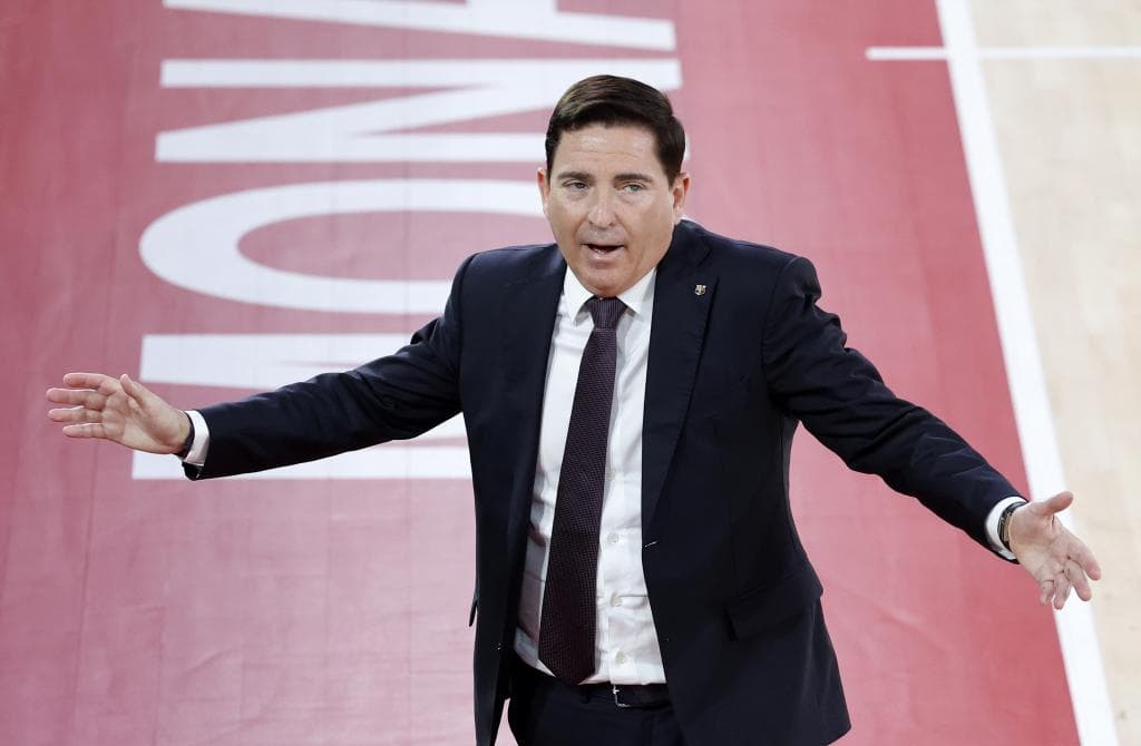 Xavi Pascual gesticula durante el partido ante el AS Mónaco.