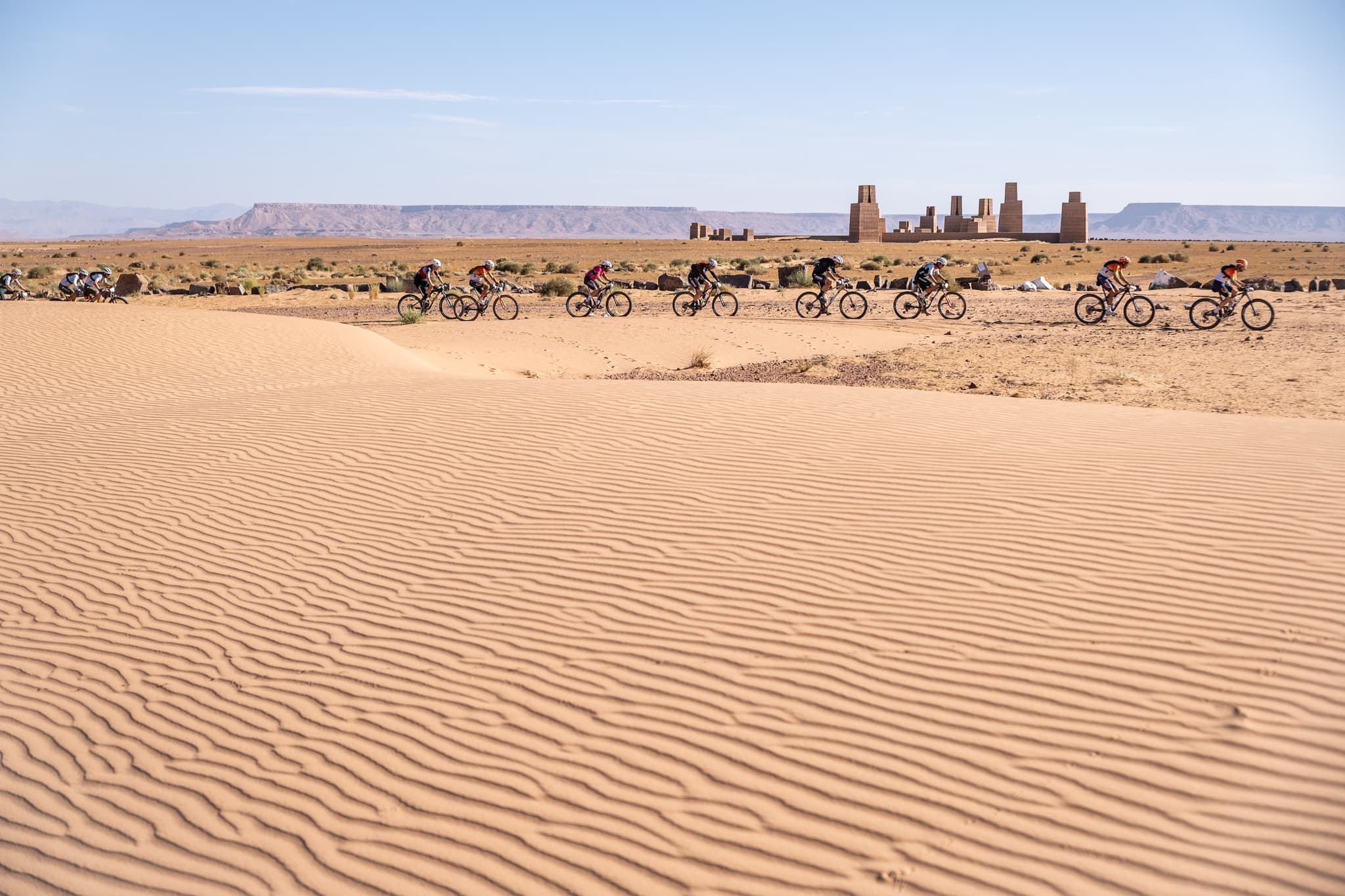 Varios participantes en la Titan Desert