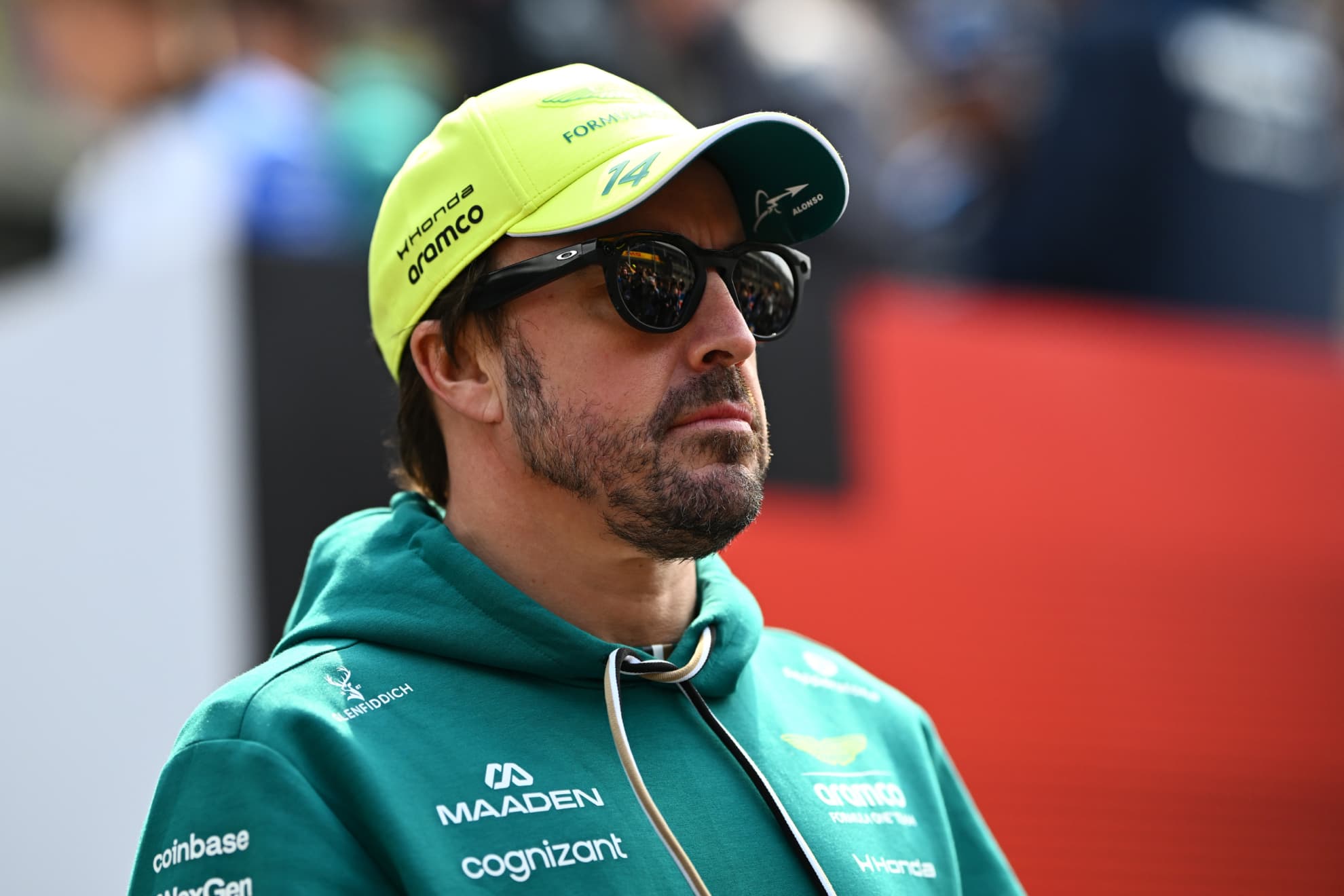 Alonso, con semblante serio.