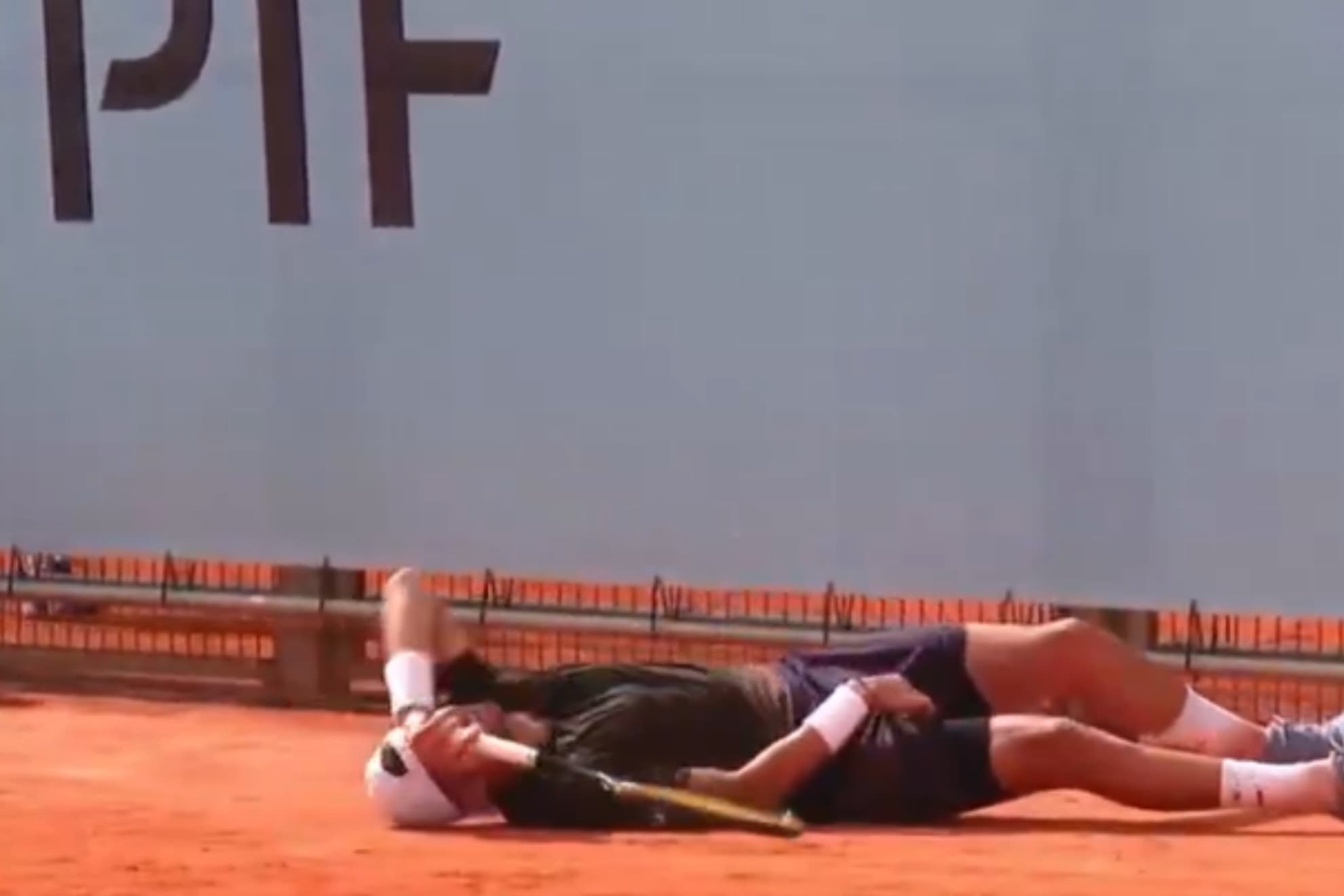 Atmane, totalmente acalambrado.