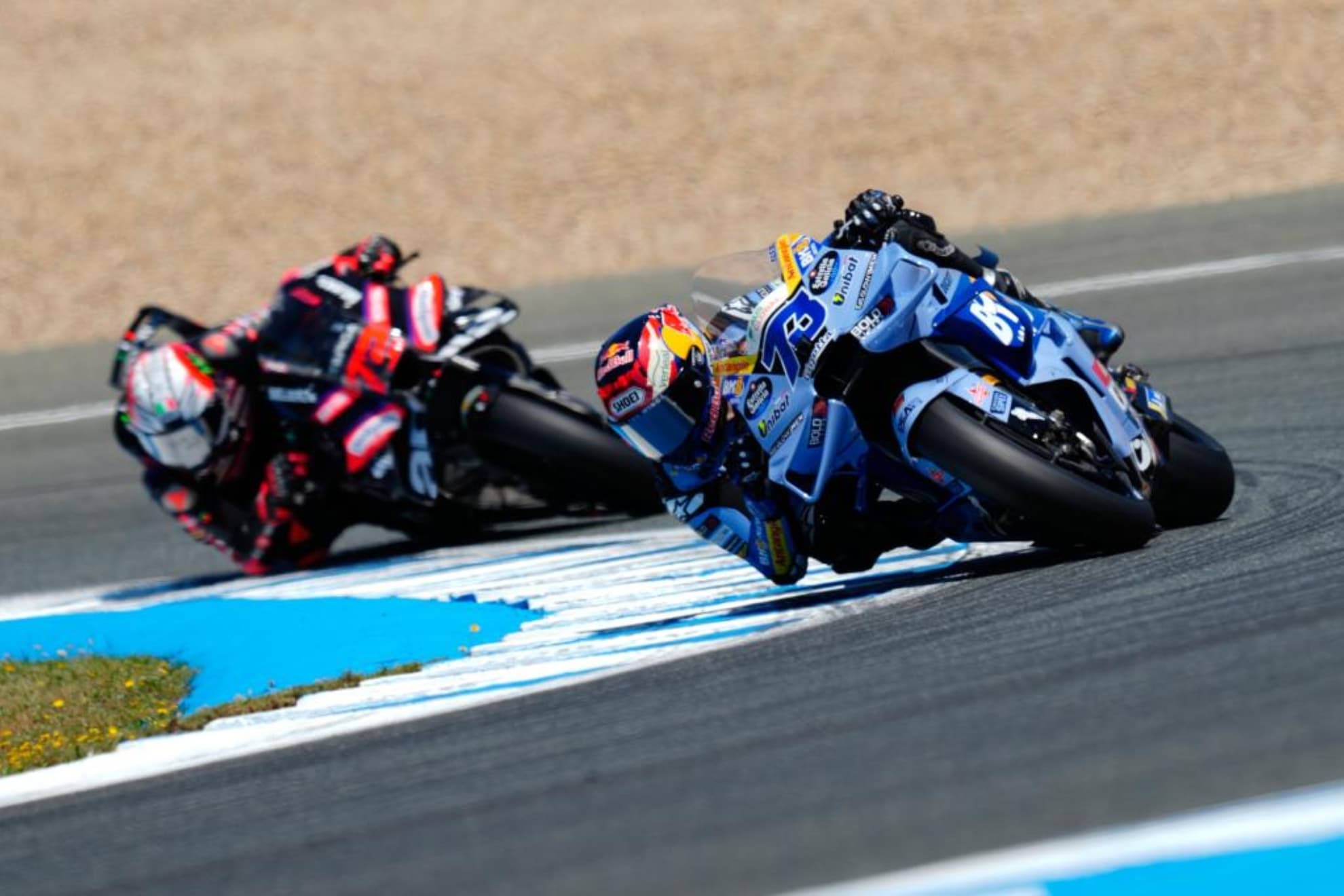 Álex Márquez, delante de Bezzecchi, en Jerez.