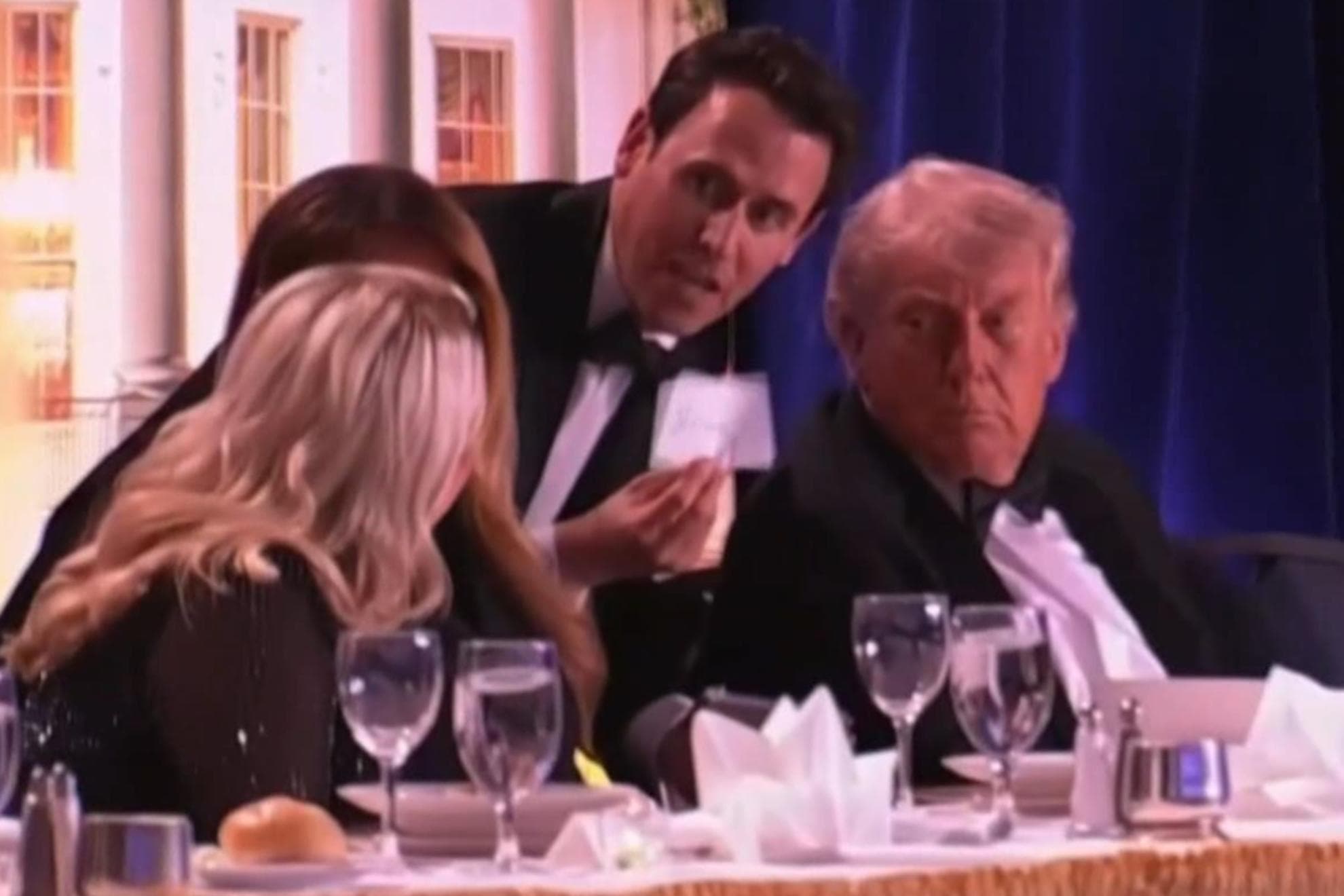 El mentalista Oz Pearlman, junto a Donald Trump instantes antes del tiroteo.