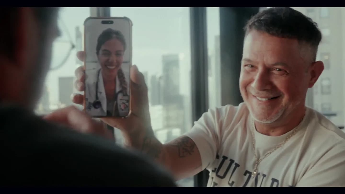 Alejandro Sanz muestra a Jord Évole la llamada de su pareja.