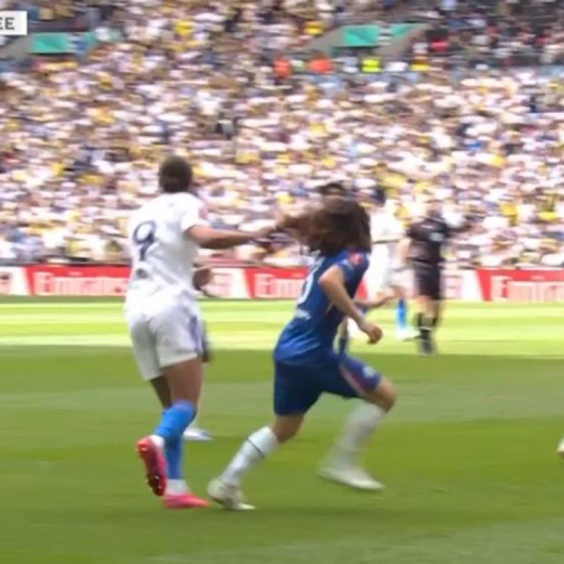 Marc Cucurella y Salma Paralluelo, víctimas de tirones de pelo con desenlaces diferentes: "Tiene el pelo muy largo..."