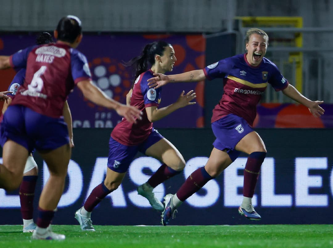 Gerda Konst, jugadora del Torreense, anota en la final de la Taça de la Liga