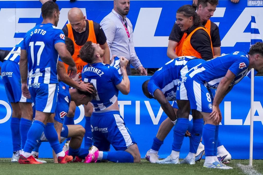 Toni Martínez celebra un gol ante el Mallorca.