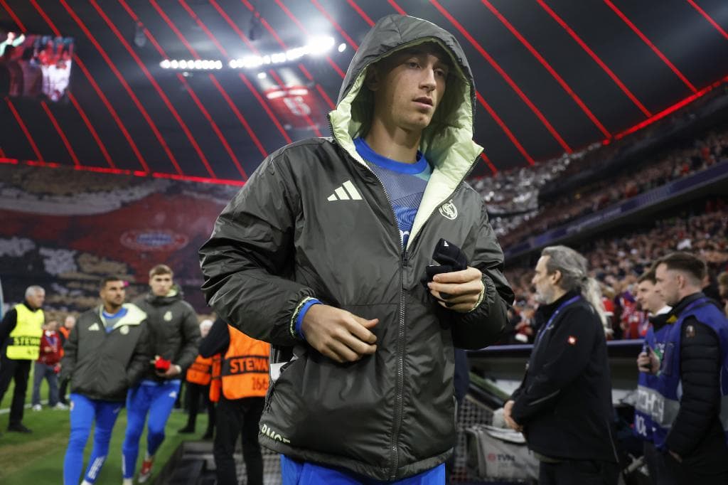 Huijsen durante el partido en el Allianz Arena.