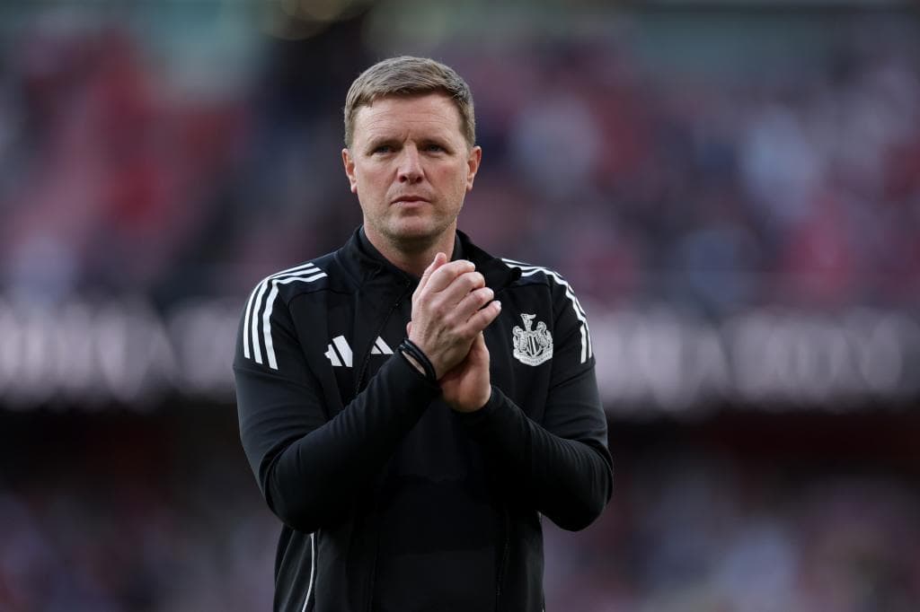 Howe aplaude a su afición