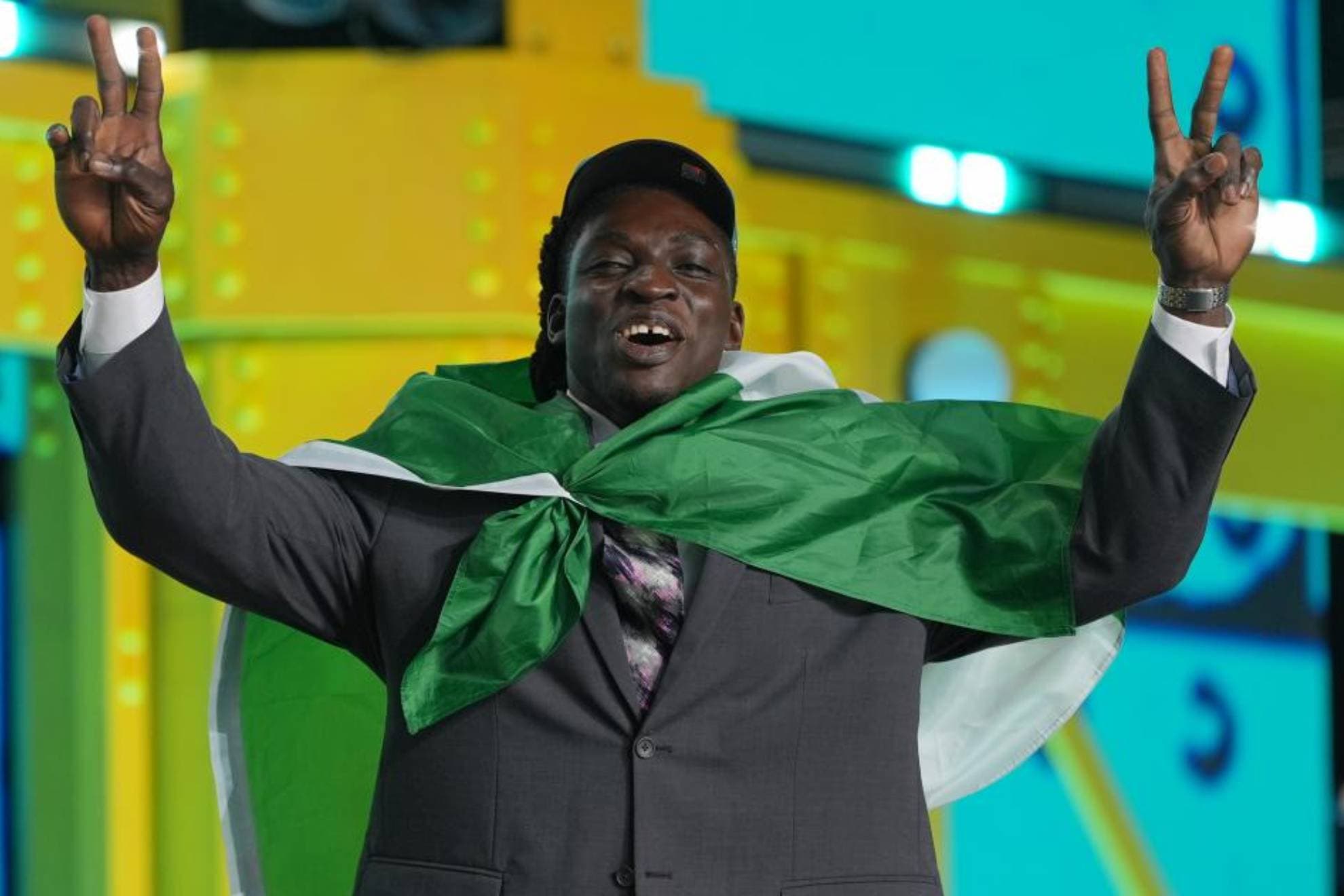 Uar Bernard, durante el draft de la NFL cuando fue escogido por Filadelfia.