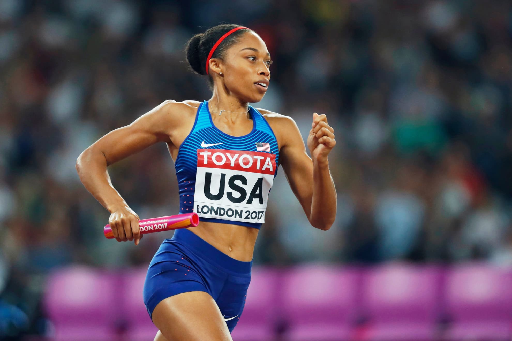 Allyson Felix durante la final del 4x400 femenino de los mundiales de Londres 2017.