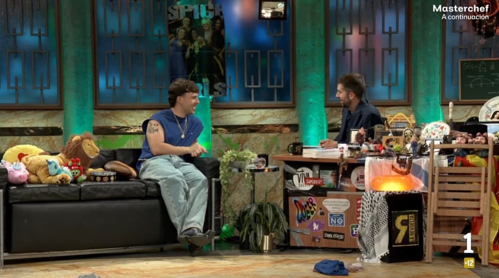 Quevedo y David Broncano, en 'La Revuelta'.