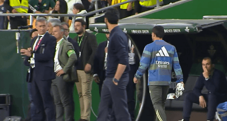 La mirada de Arbeloa a Carvajal por irse a los vestuarios antes de tiempo