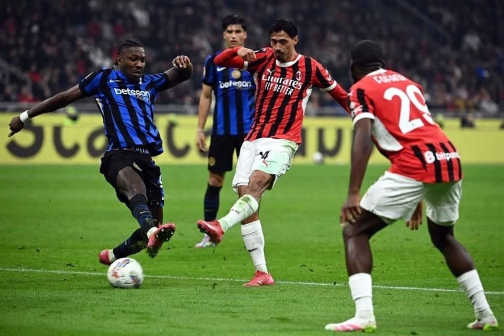 Imagen del Milan - Inter investigado que se disputó en abril de 2025.