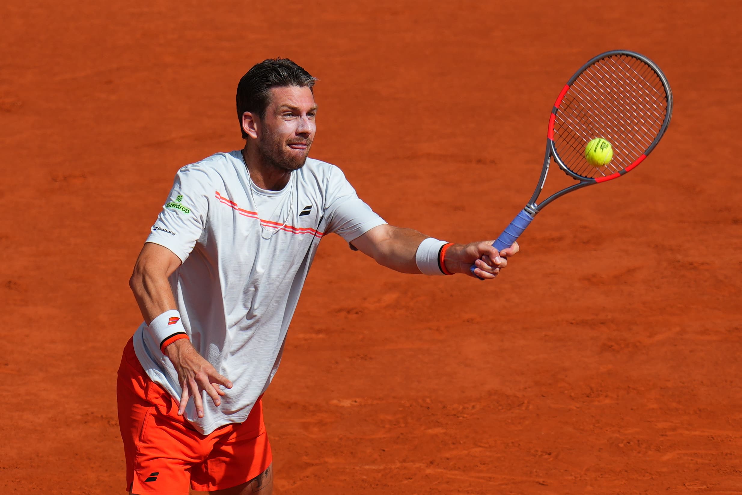 Norrie ejecuta una volea.