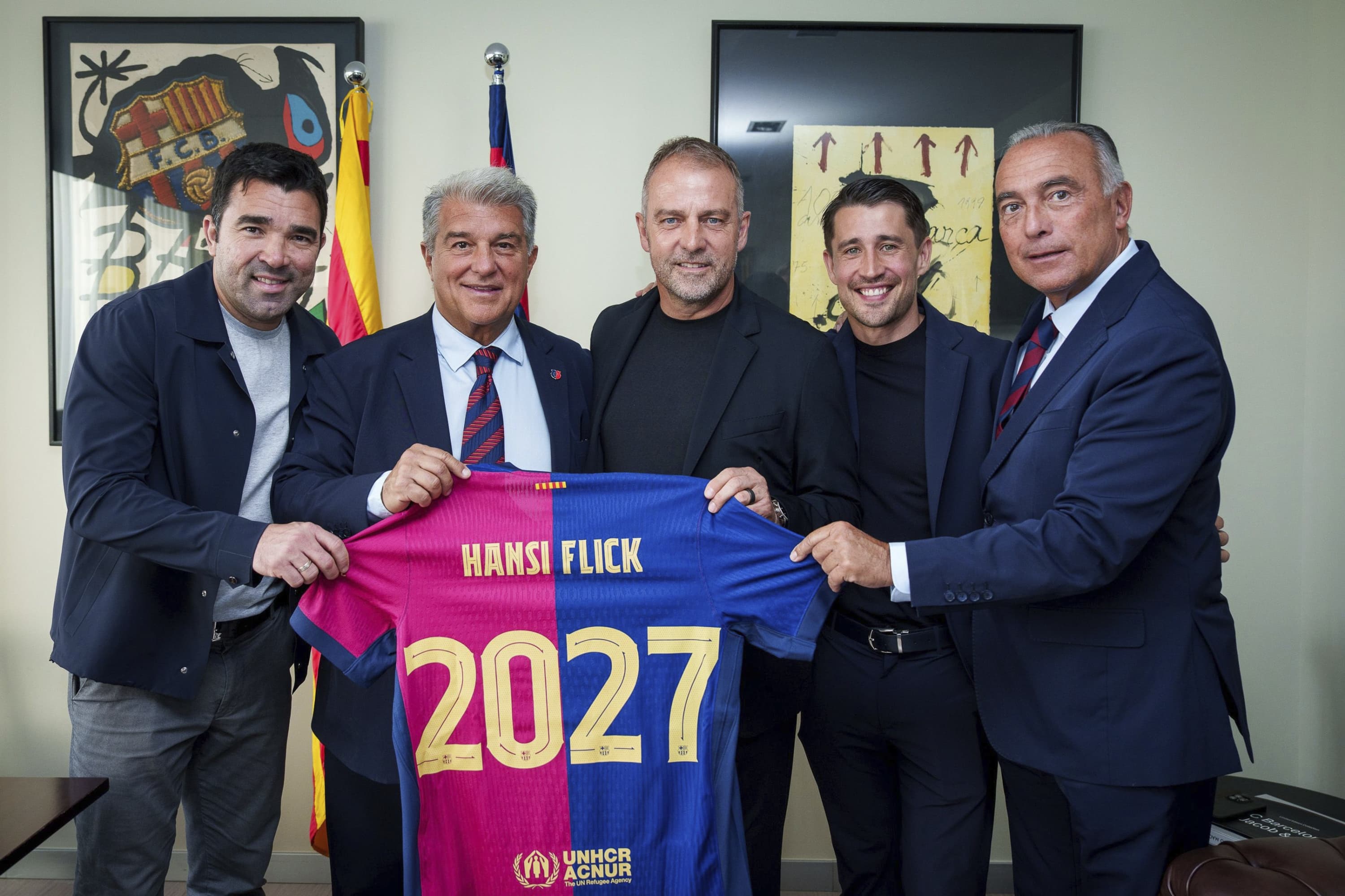 Flick, en su última renovación, con Deco, Laporta, Bojan y Yuste.