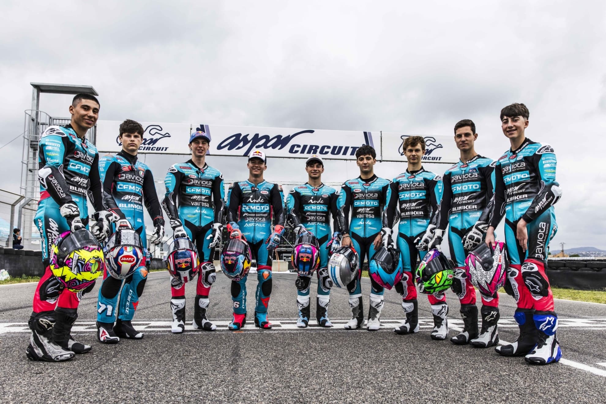 Los pilotos del Mundial y MotoJunior del Aspar Team.