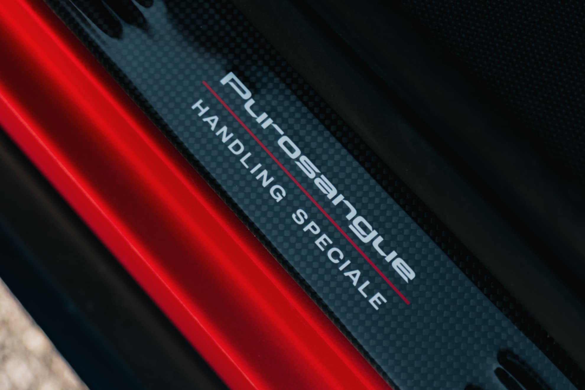 La configuración Handling Speciale está disponible únicamente bajo pedido.