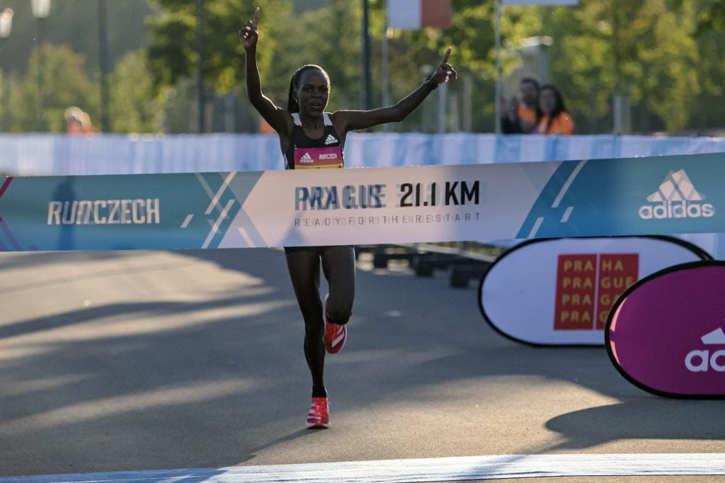 Peres Jipchirchir, en el medio maratón de Praga de 2020