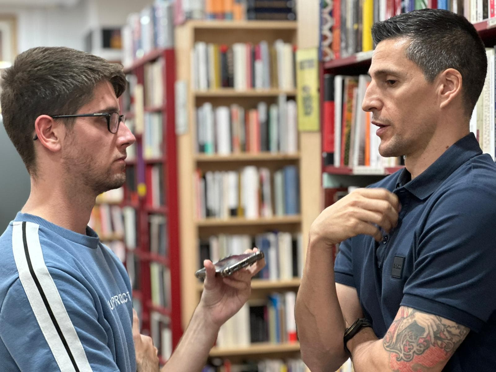 Carlos Ortiz, con el periodista de MARCA.