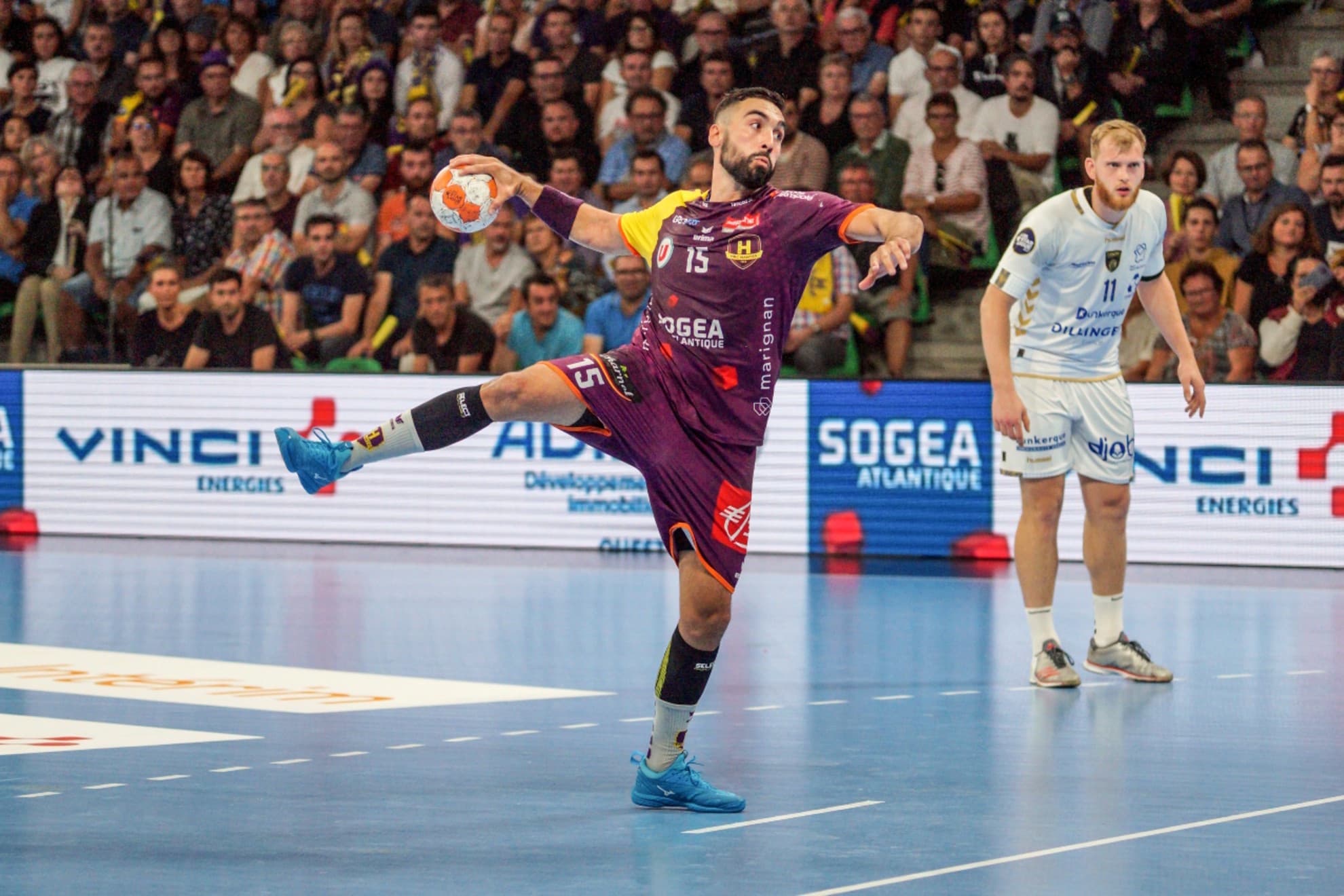 Valero Rivera Jr., lanzando un 7 metros con el Nantes.