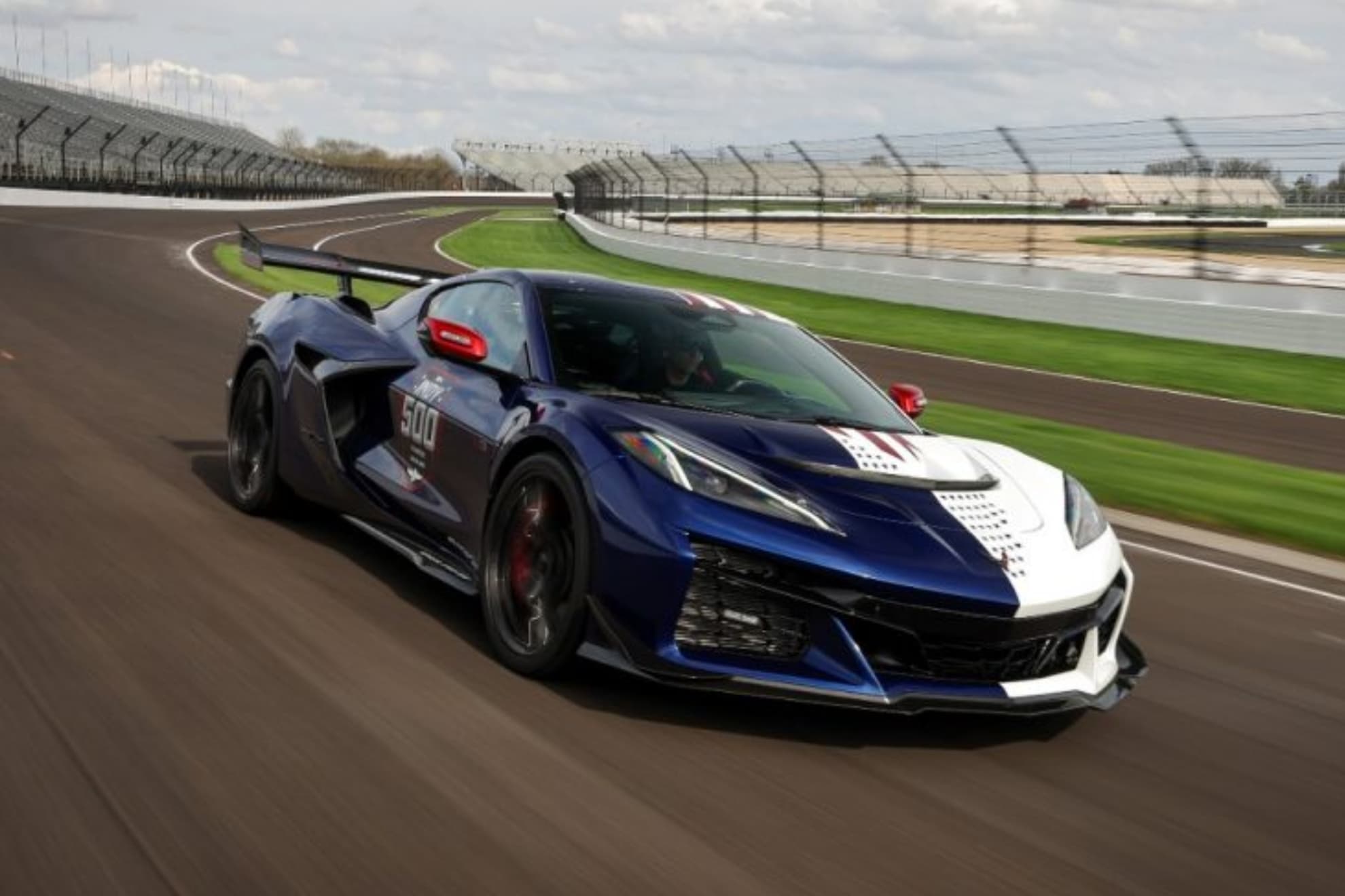 El Corvette ZX1R será el Pace Car de la 110ª edición de las 500 Millas de Indianápolis.