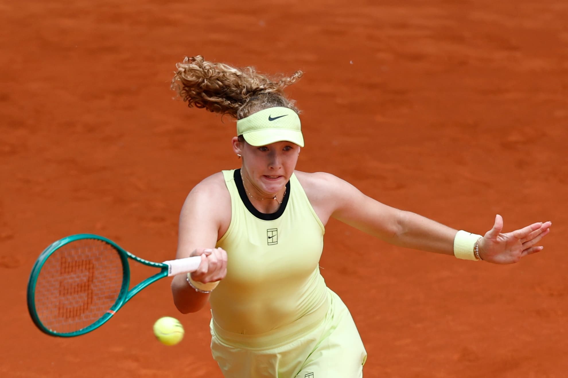 Andreeva pega de derecha.