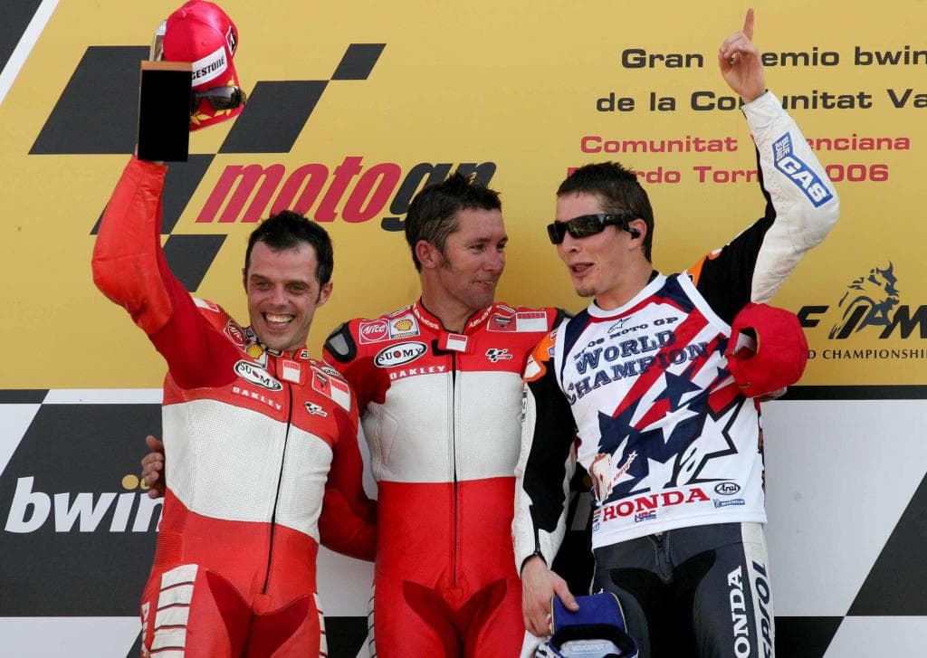 Bayliss, en el podio de Valencia 2006.