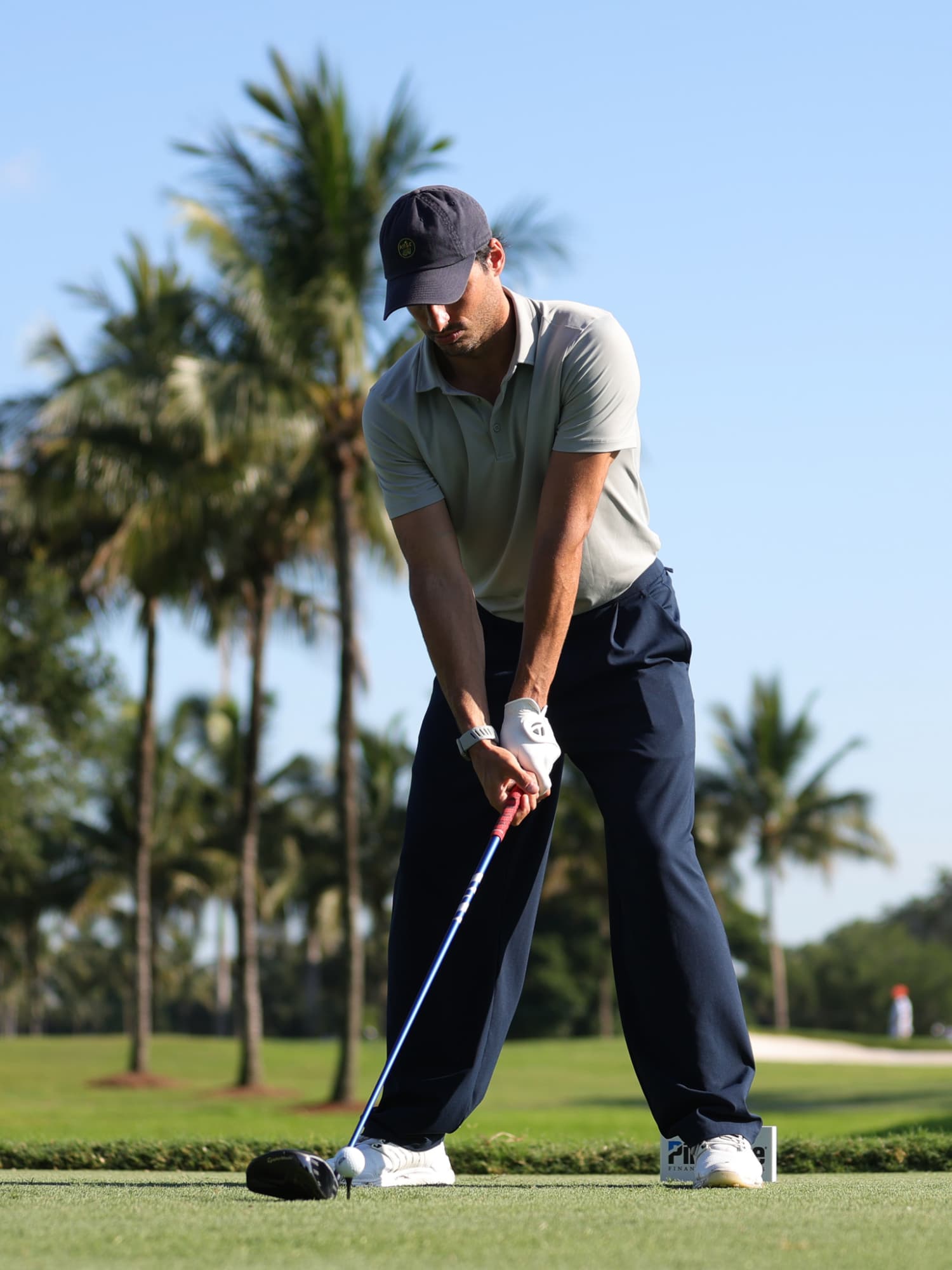 Sainz, en el tee, durante el pro-am de esta semana en Miami.