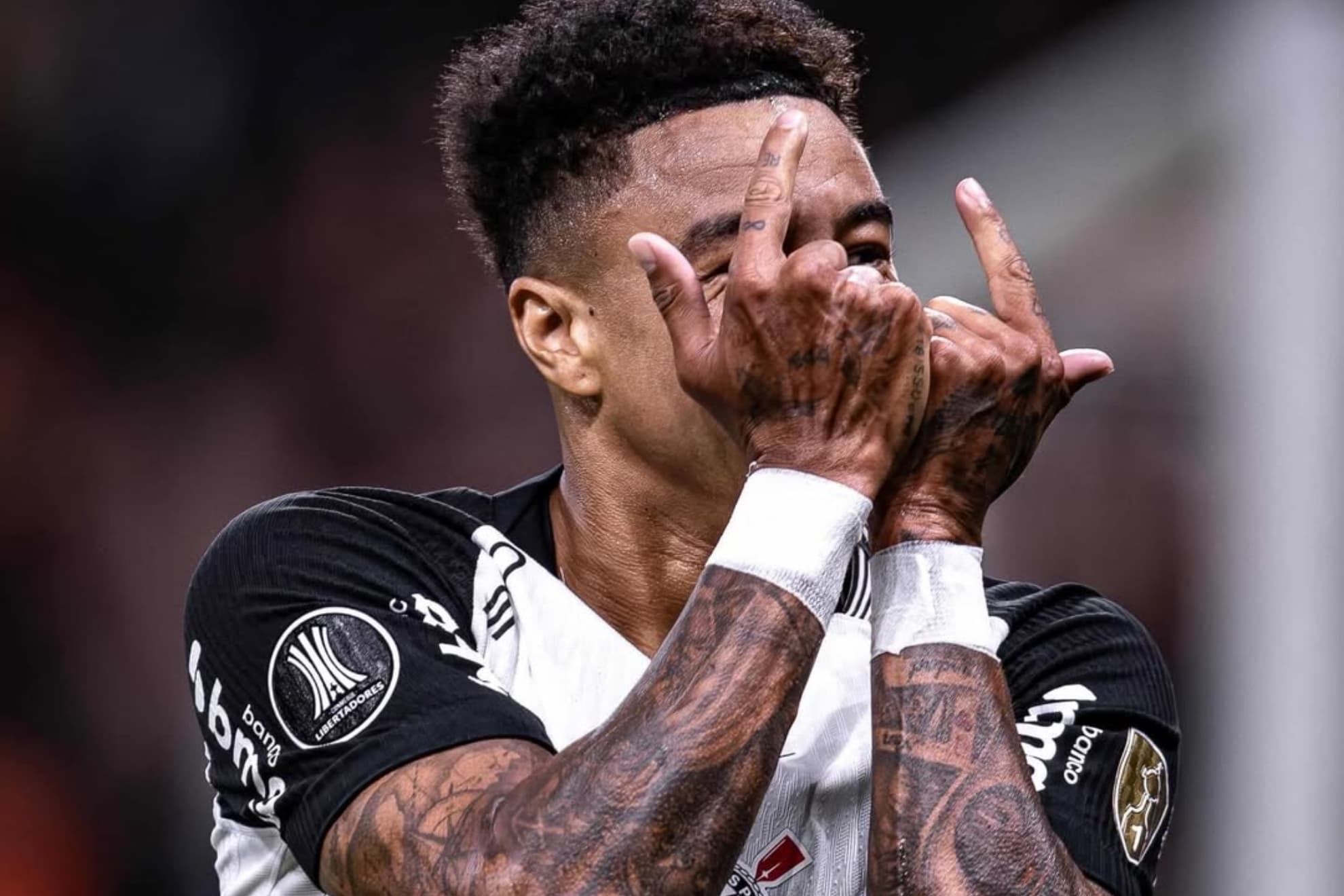 Jesse Lingard celebra su gol a Peñarol.