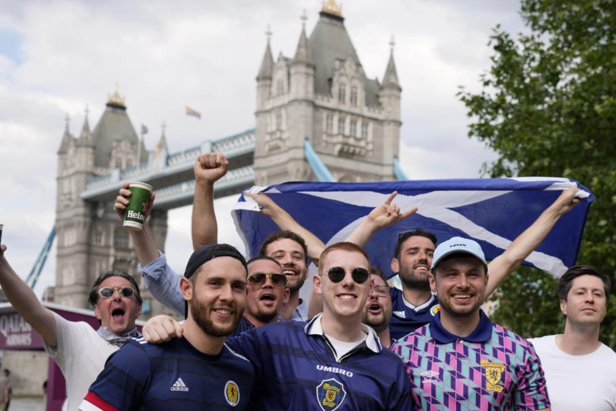 Aficionados escoceses animando a su selección en Londres.