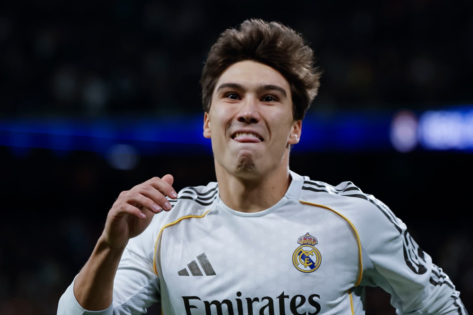 Gonzalo García celebrando un gol con el Madrid.