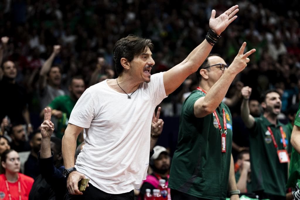 Dimitris Giannakopoulos, Presidente del Panathinaikos durante el partido ante el Valencia