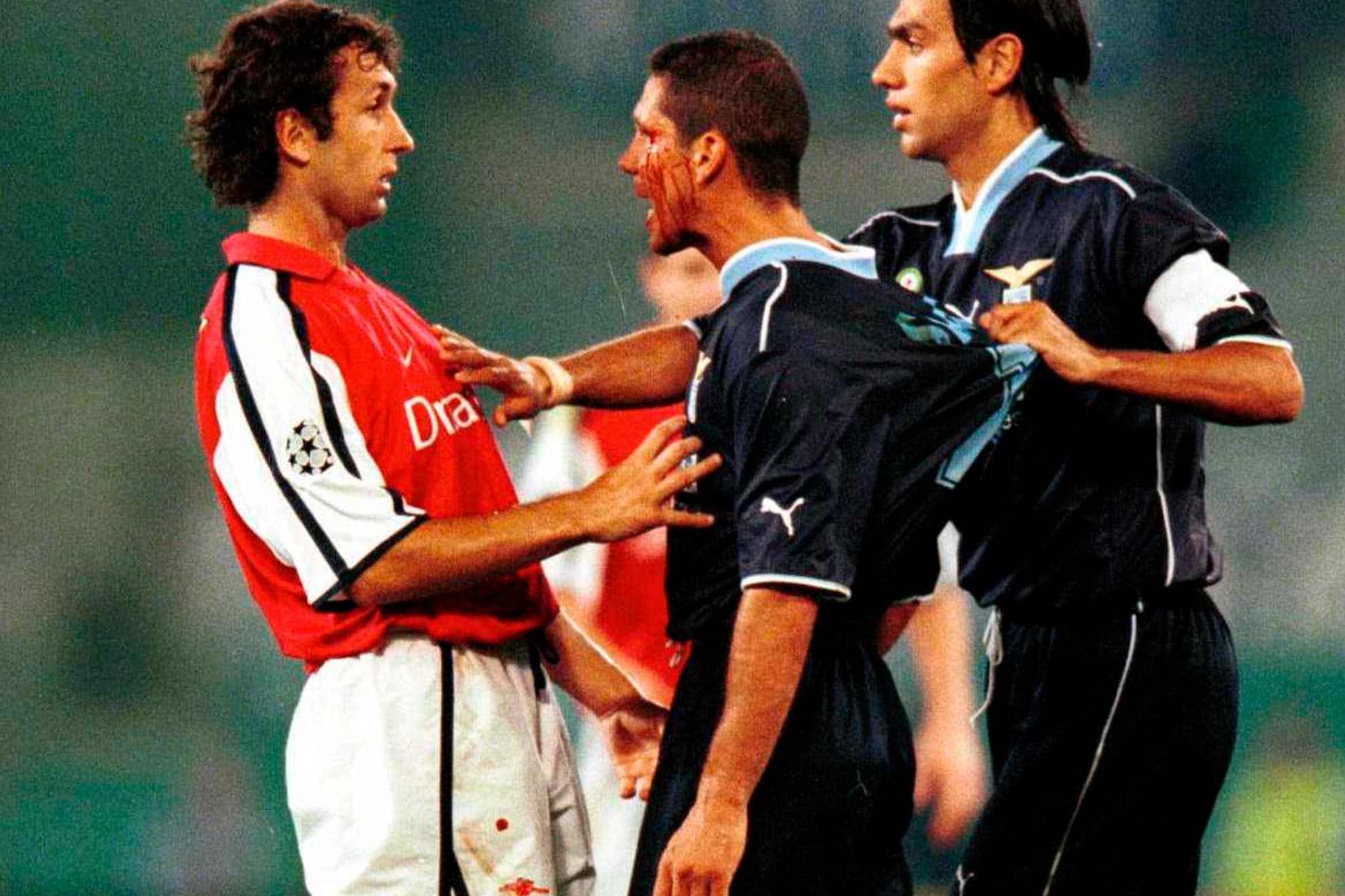 SIMEONE SE ENCARA CON GRIMANDI CON LA CARA ENSANGRENTADA.