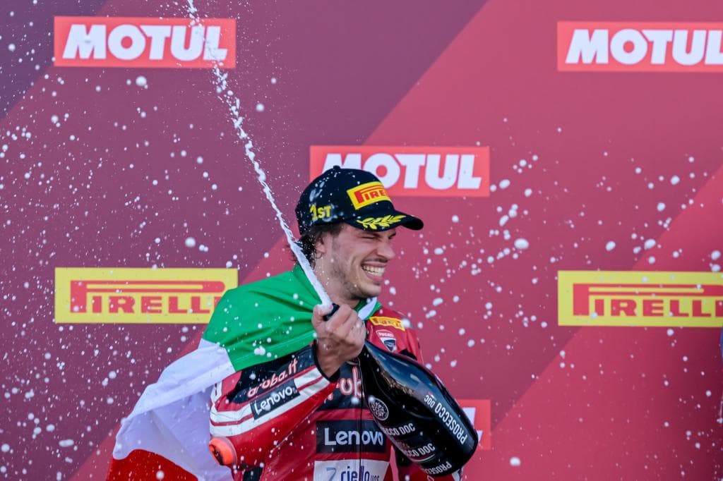 Bulega celebra la victoria.