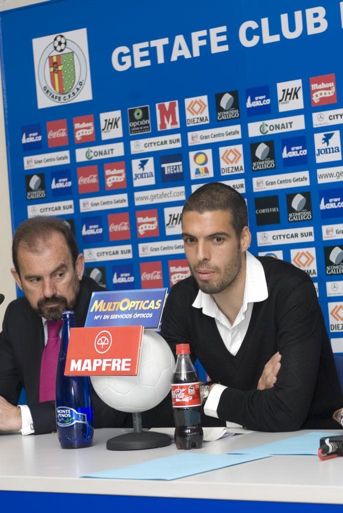Fabio Celestini junto al presidente del Getafe CF, Ángel Torres, durante la rueda de prensa que tuvo lugar en el Coliseum