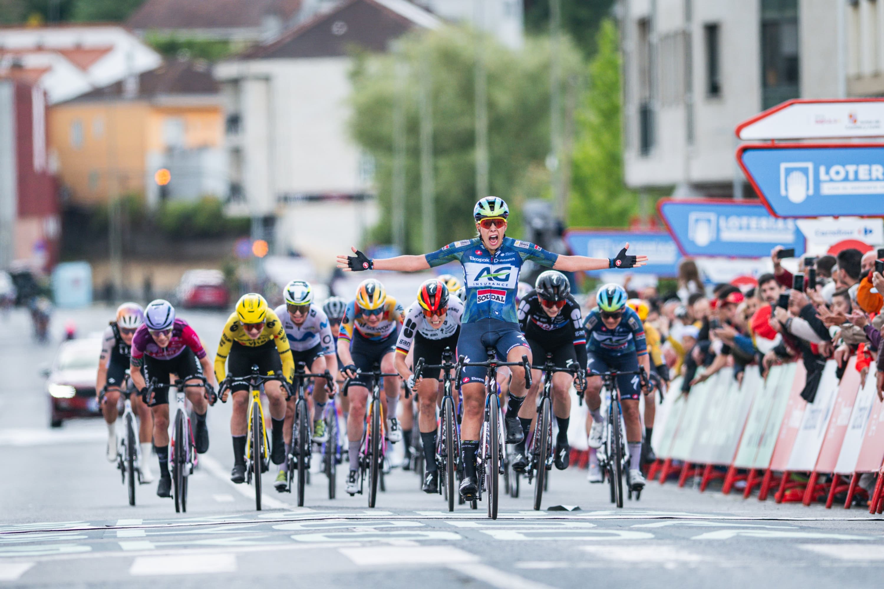 Shari Bossuyt gana la 2ª etapa de La Vuelta Femenina