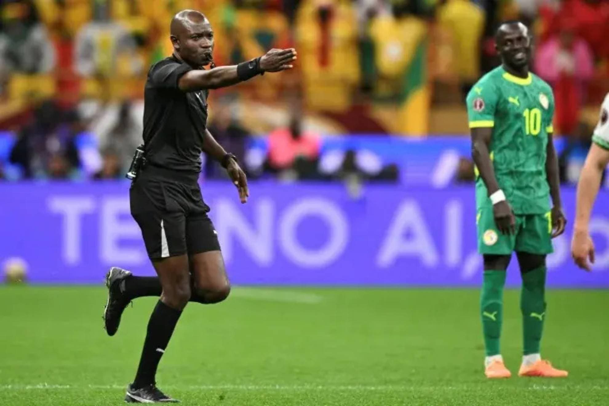 Jean-Jacques Ngambo Ndala señala penalti para Marruecos