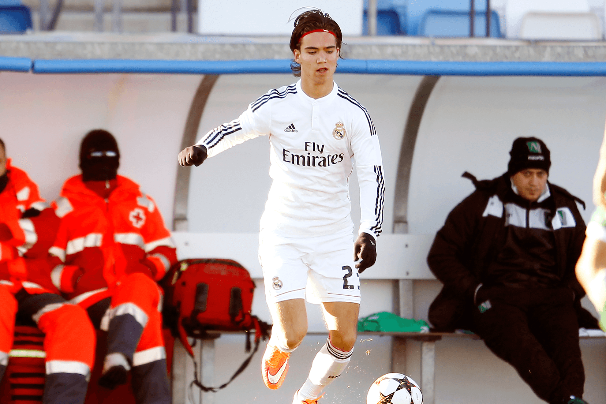 Mink Peeters durante un encuentro de la Youth League 14/15