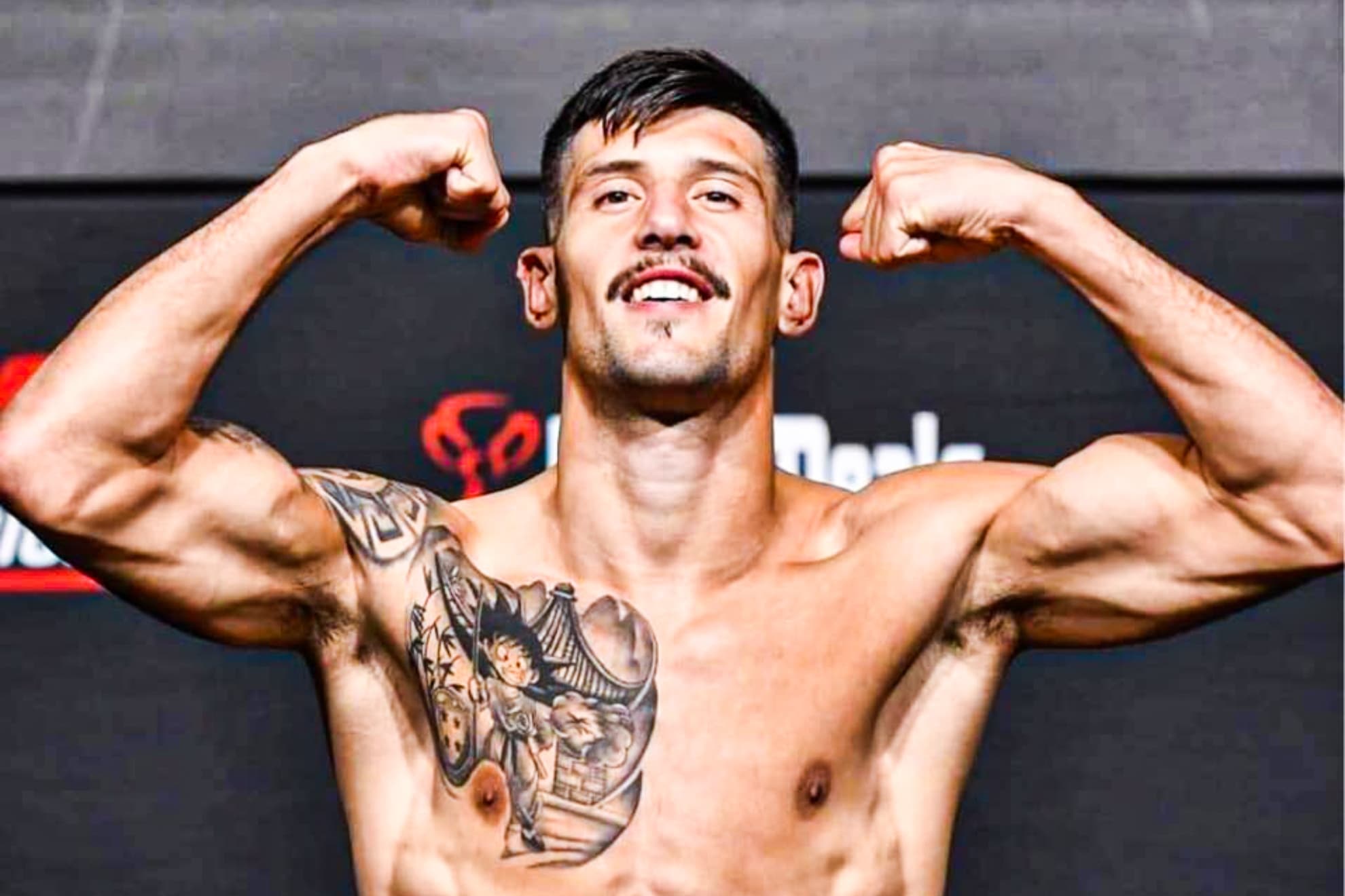 Joel Álvarez, durante un pesaje en UFC.