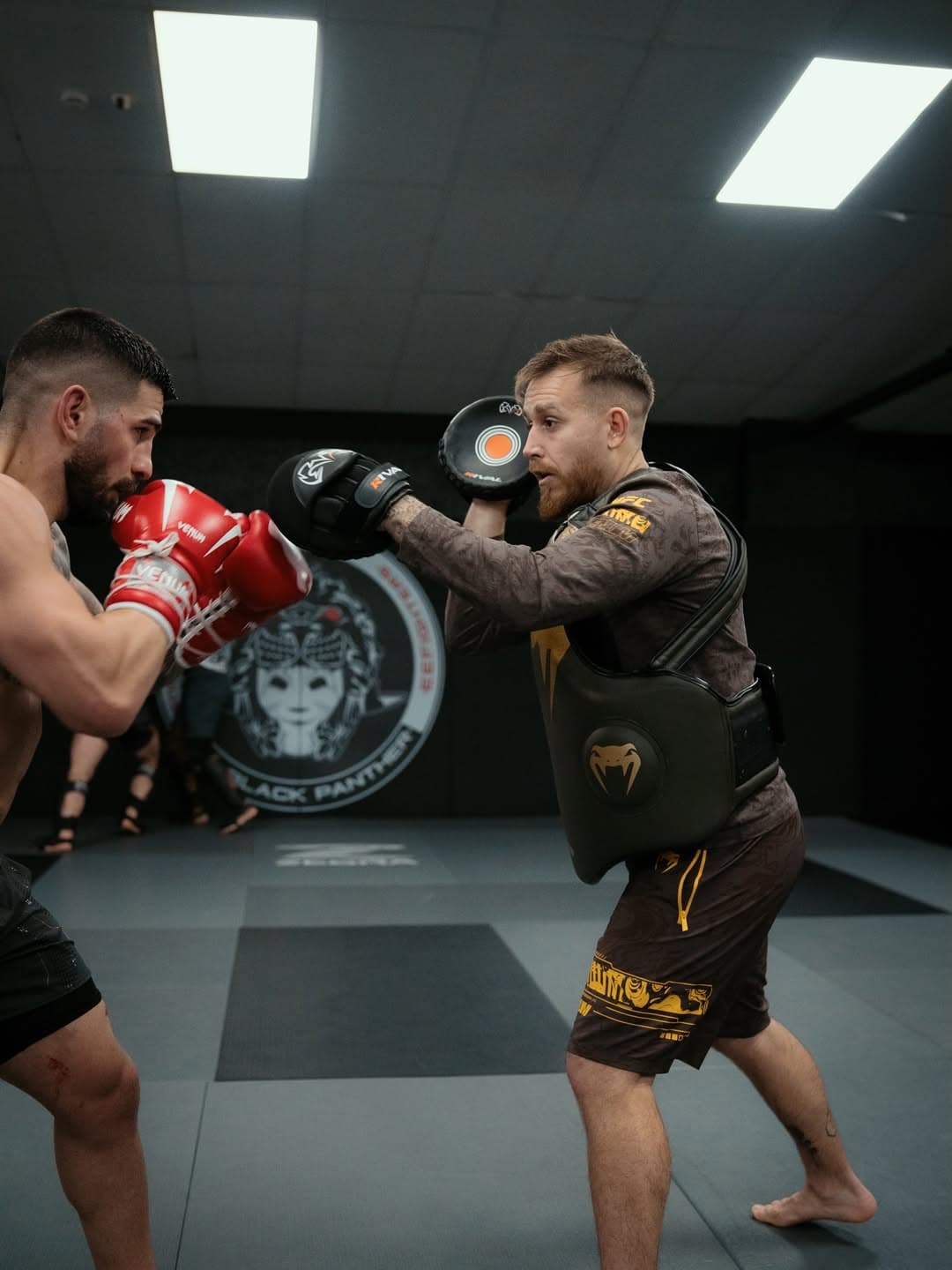 Ilia Topuria y Javi Climent entrenando en el Black Panther.