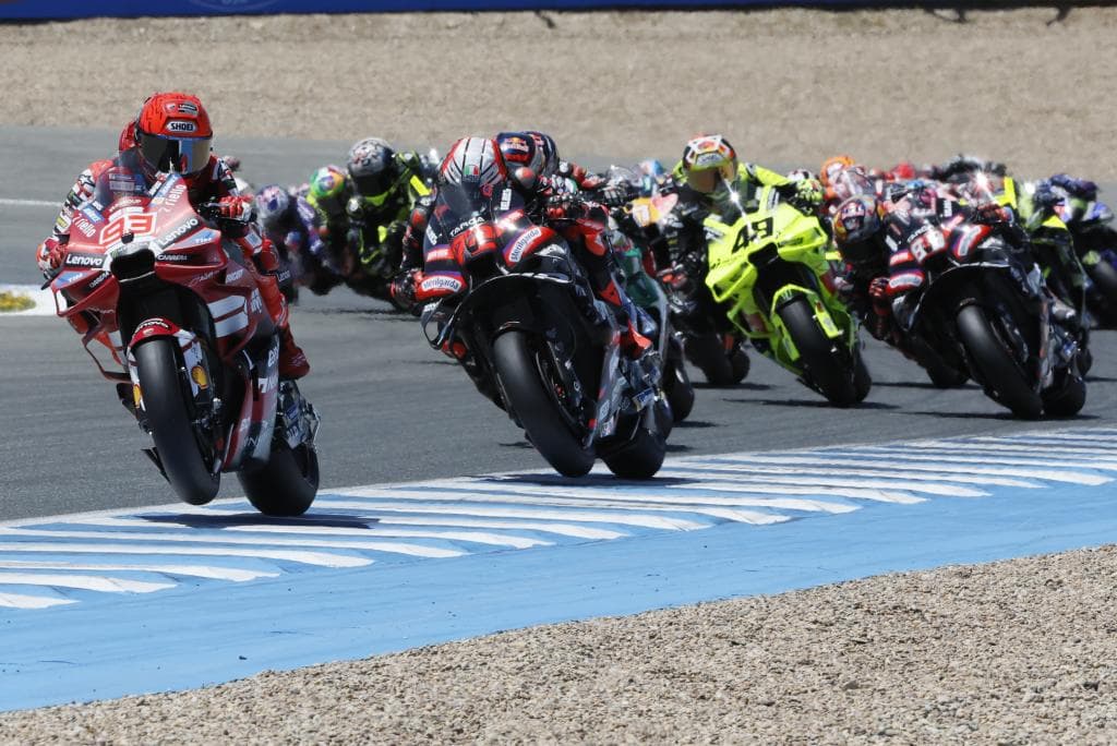 Marc Márquez lidera en el inicio de Jerez.
