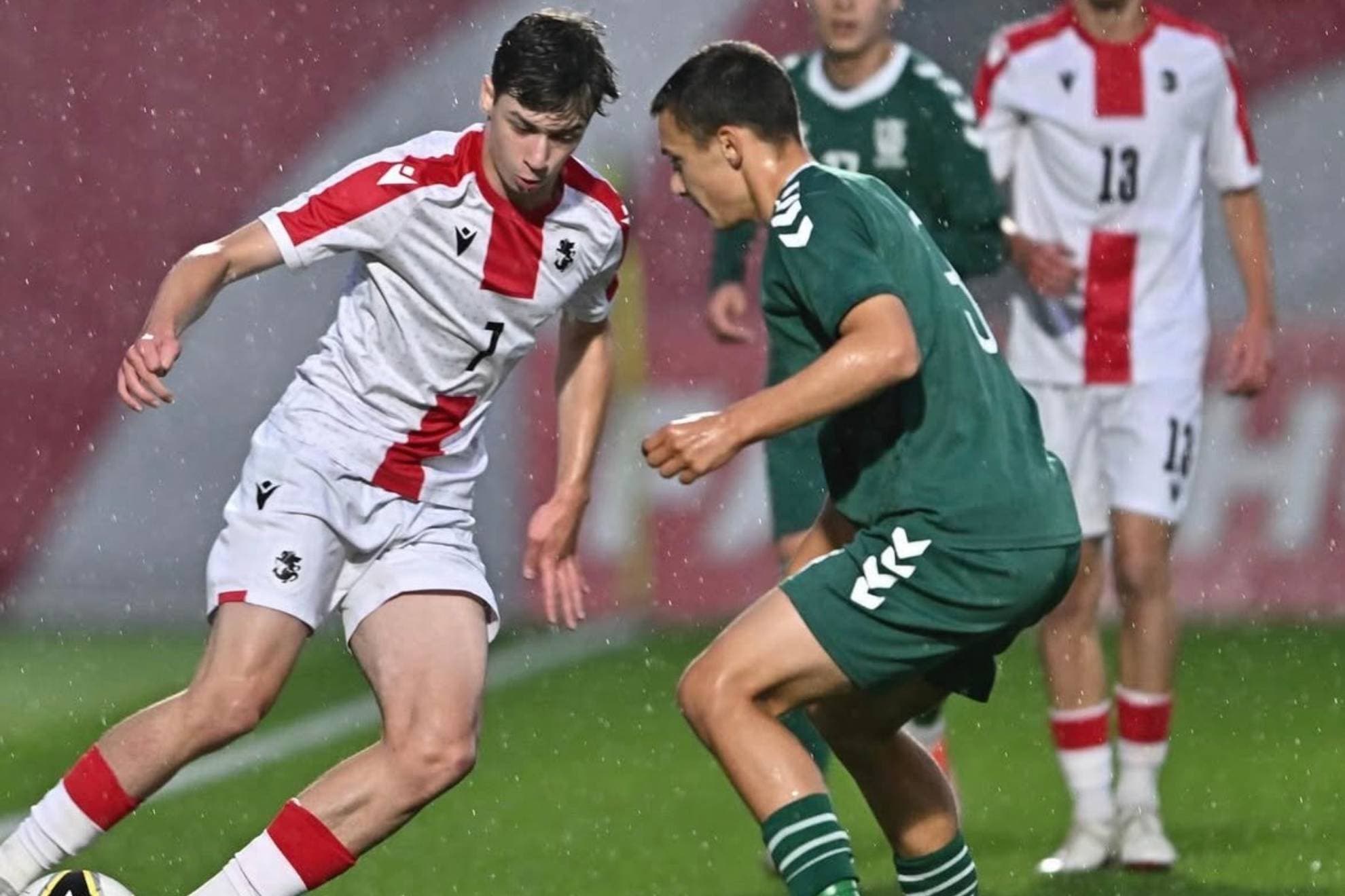 Tornike Kvaratskhelia (16),  en un partido con las inferiores de Georgia.