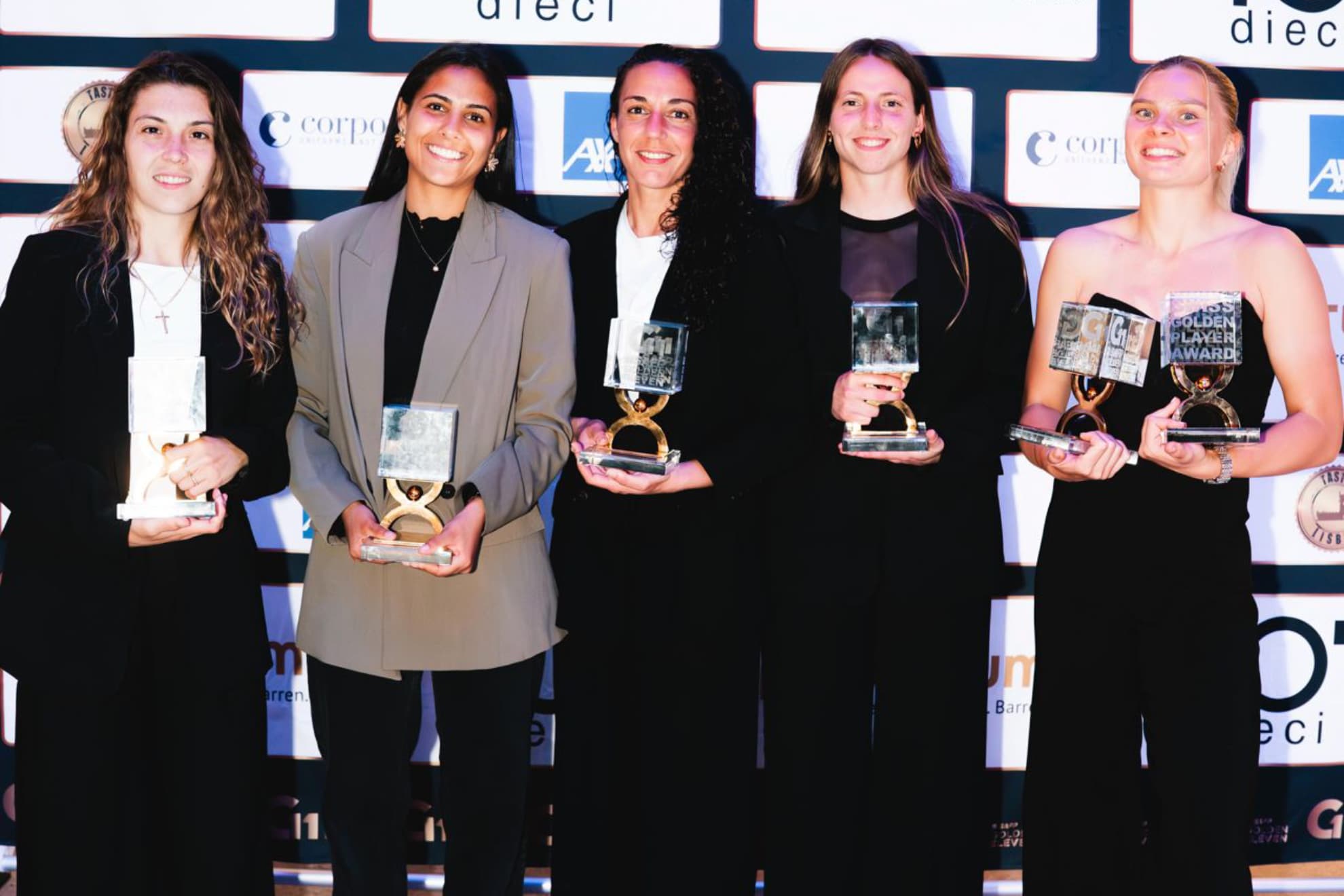 Asunción, Daina, Paula, Enith y Simonsson, jugadoras del Servette