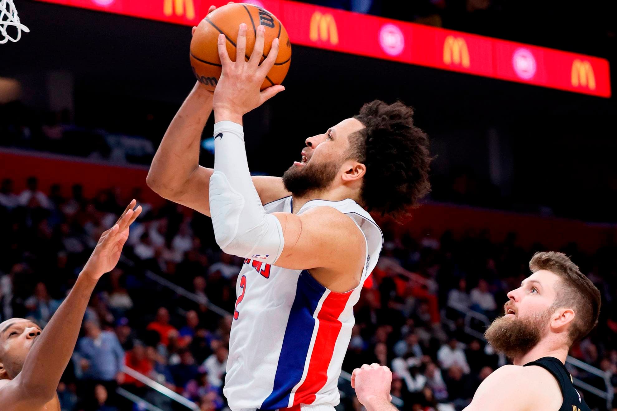 Los Pistons golpean primero a los Cavaliers
