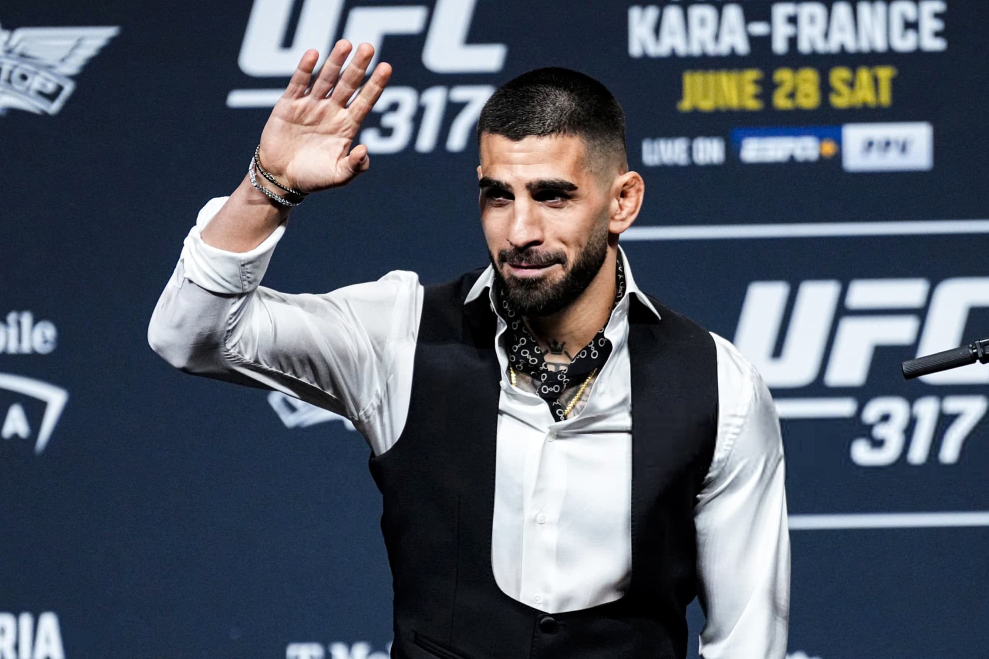 Ilia Topuria, en la rueda de prensa previa a UFC 317.