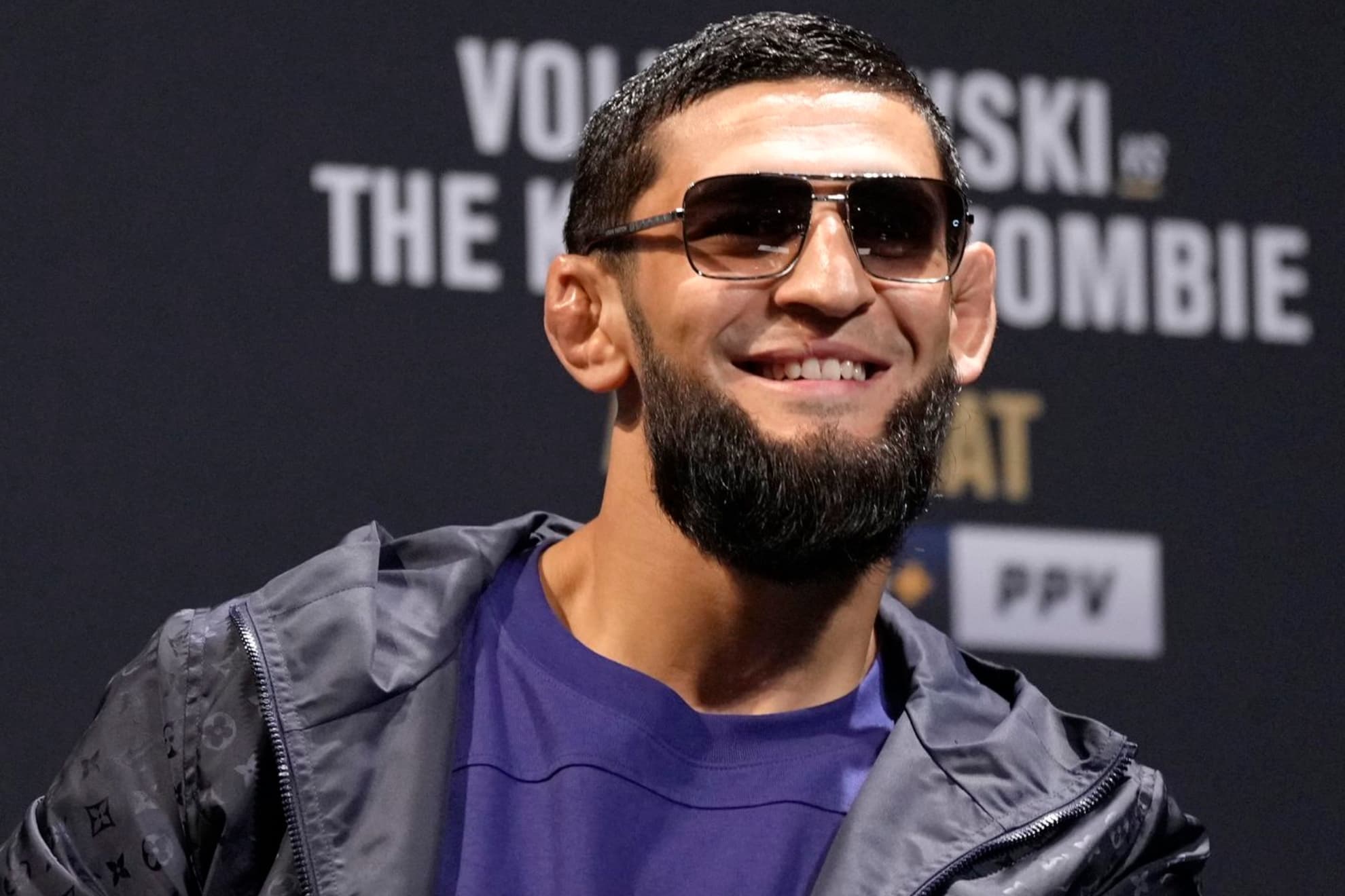 Khamzat Chimaev durante una rueda de prensa con la UFC.