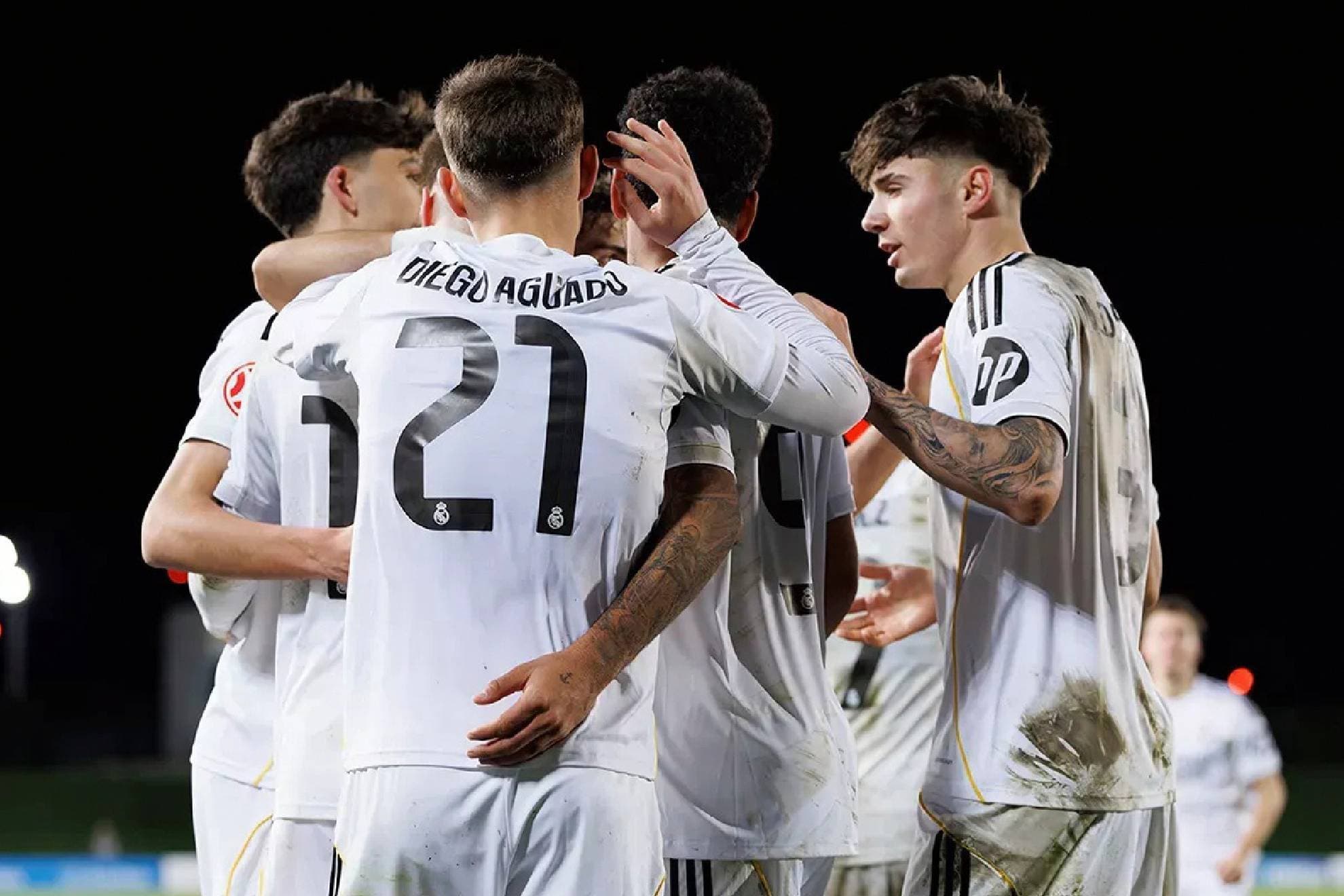 Los jugadores del Real Madrid Castilla celebran la victoria 1-2 ante el Dinamo Zagreb