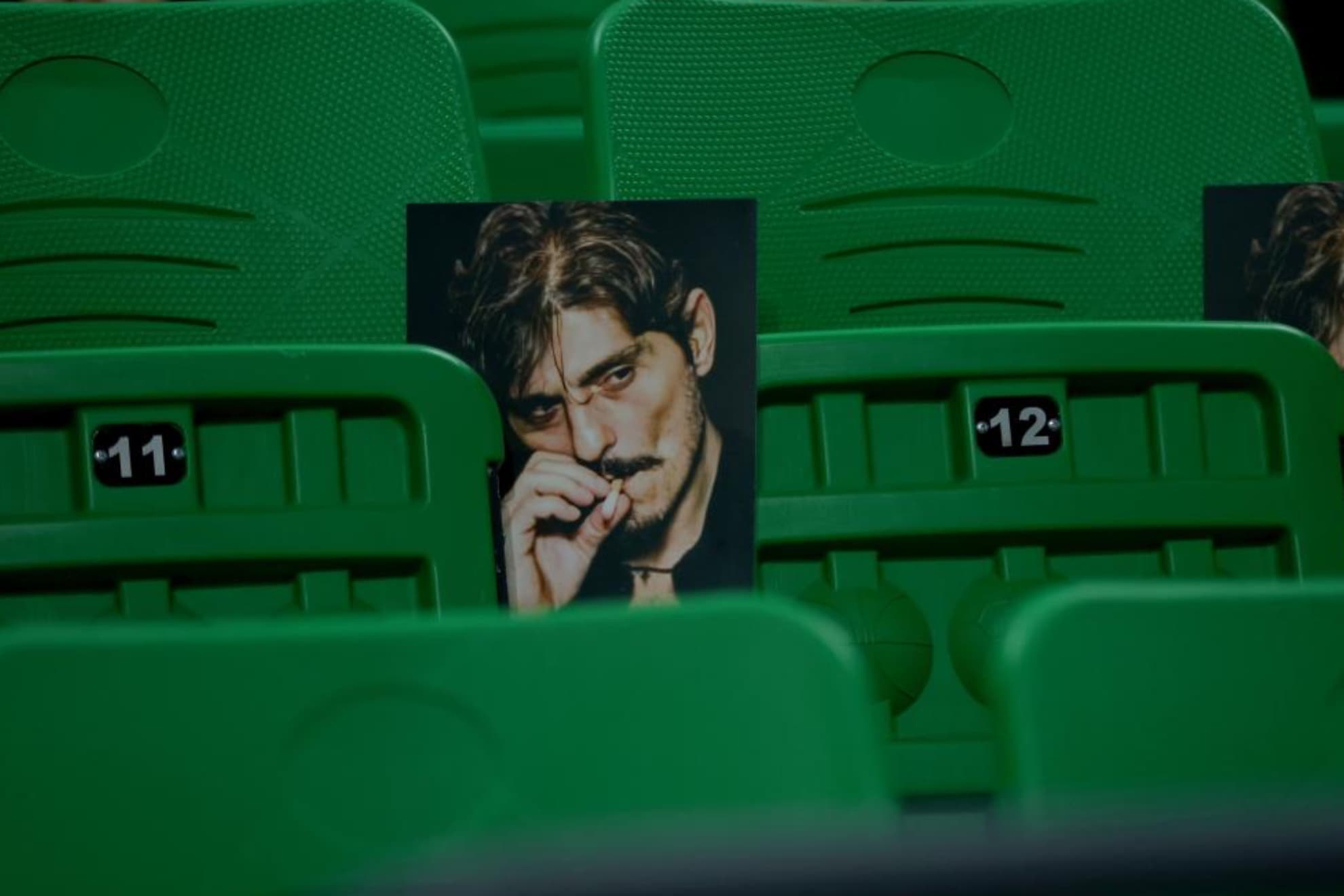 La imagen de Dimitris Giannakopoulos en los asientos del OAKA.